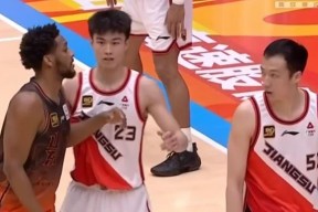 华体会app-大阵容展开激烈较量，比赛场上风云变幻