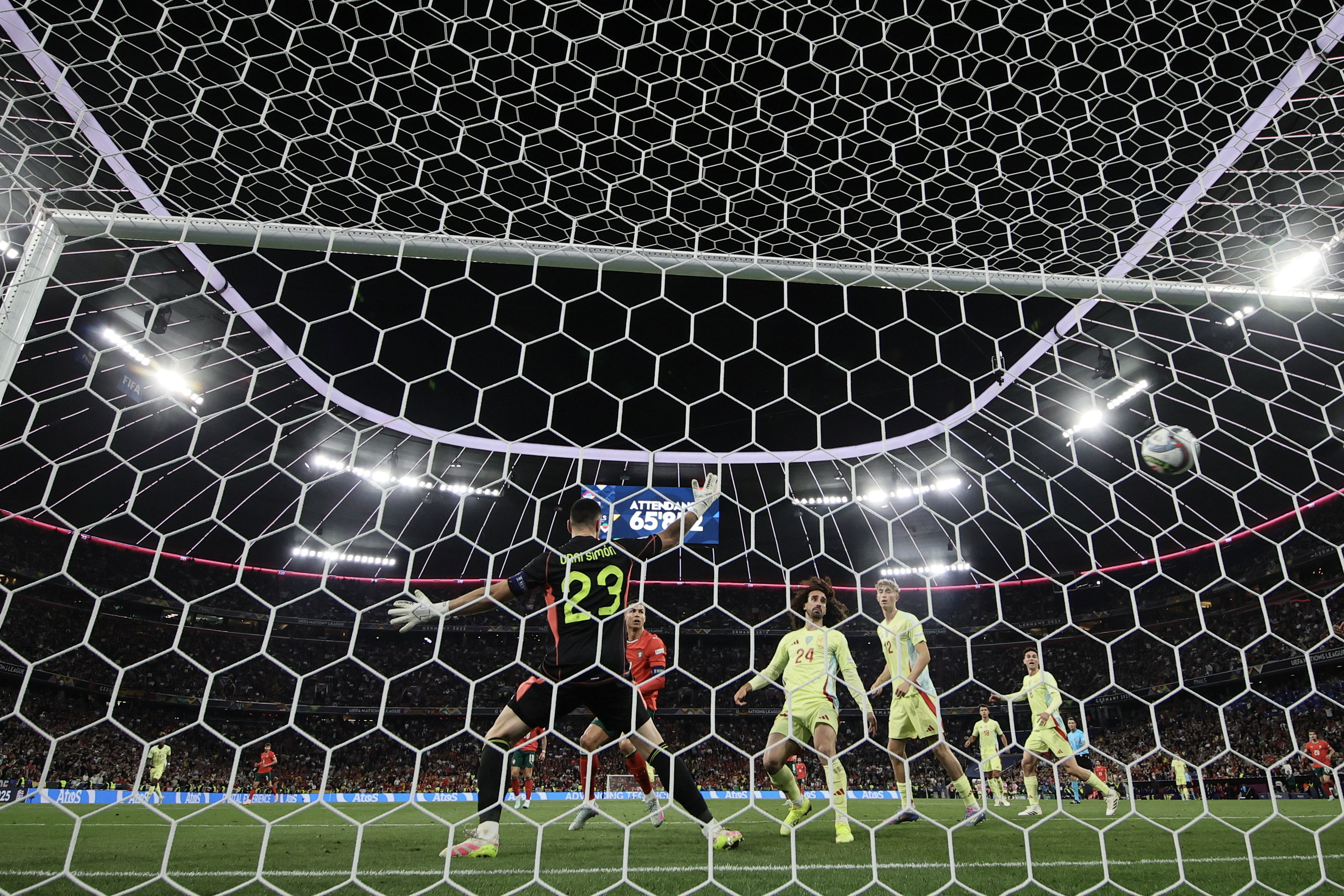 华体会体育-关于葡萄牙足球冠军赛季末,卫冕冠军反弹的信息 第2张 华体会体育-关于葡萄牙足球冠军赛季末,卫冕冠军反弹的信息 第2张